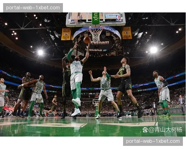 凯尔特人首节23次出手16次三分仅中4球，外线进攻效率低迷
